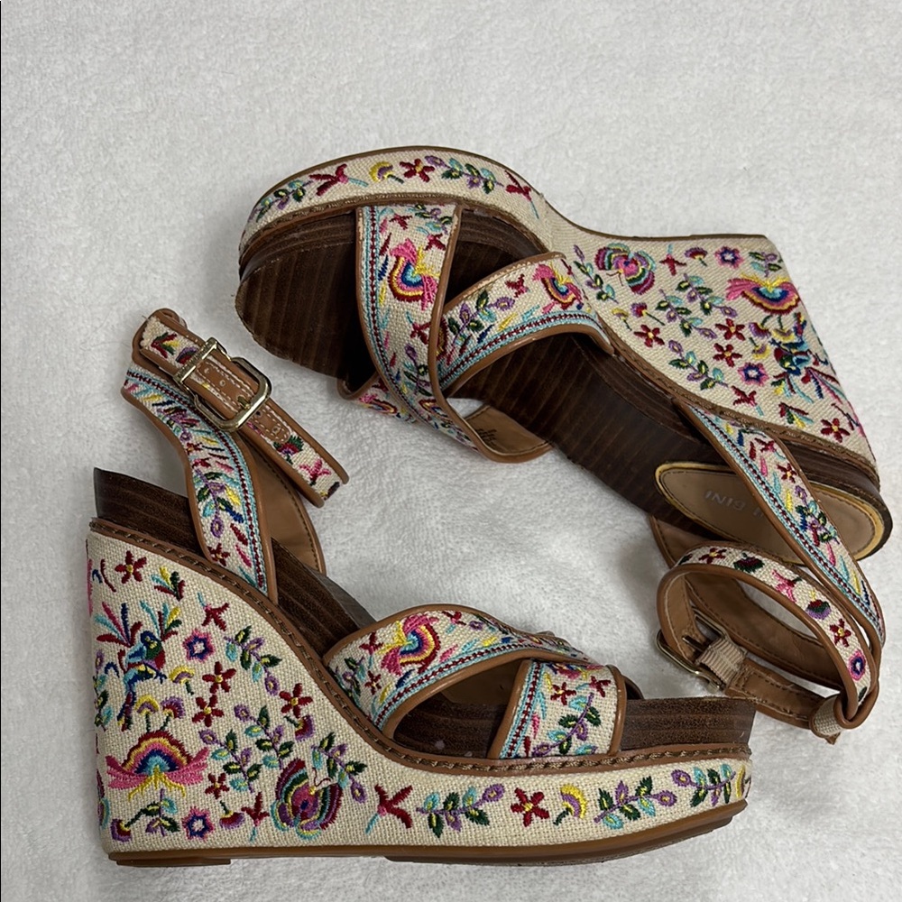Gianni Bini Embroidered Heels